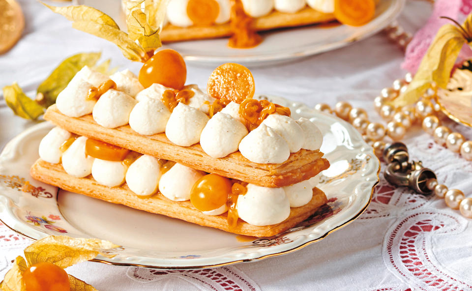 Mille-feuille mit weißer Schoko-Canache und Maracuja