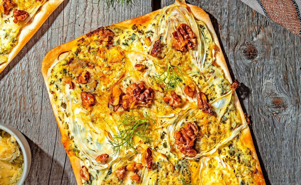 Flammkuchen mit Fenchel und Nüssen • Rezept • GUSTO.AT