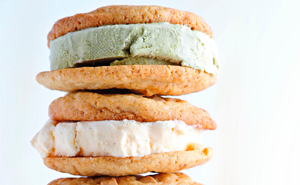 Eis-Sandwiches mit Kokos- und Matcha-Parfait