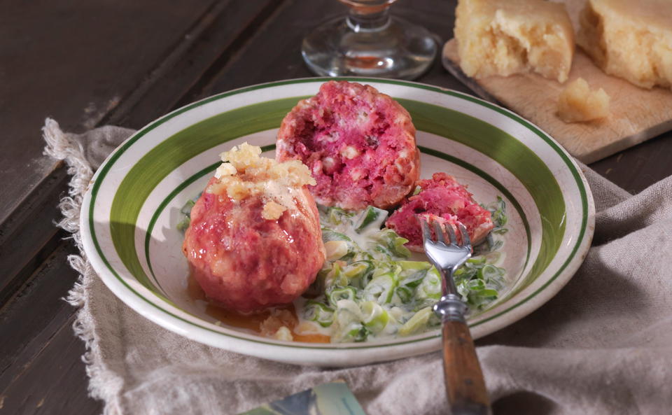 Rote-Rüben-Knödel mit Graukäse