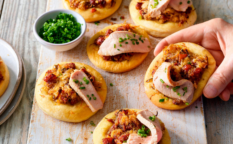 Grammel-Krautkrapfen mit Tagliata von Schwein