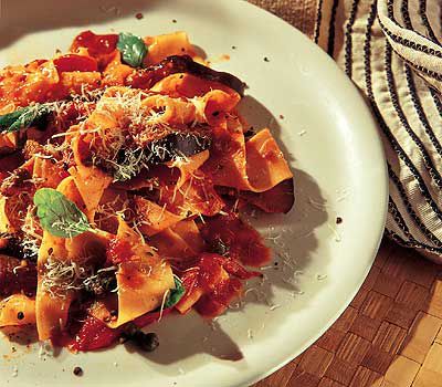 Pappardelle con melanzane e peperoni