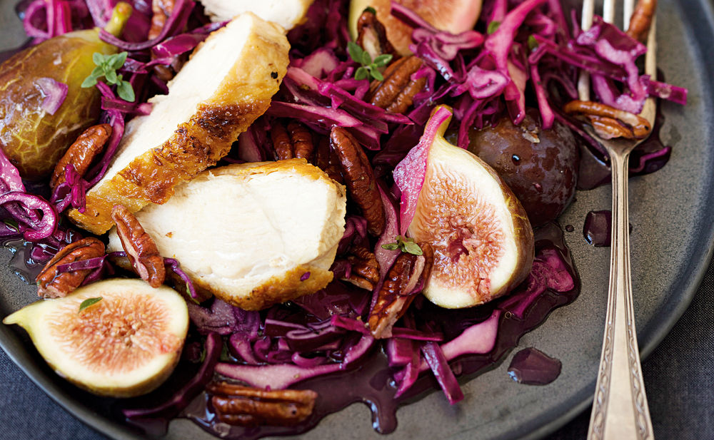 Rotkrautsalat mit Feigen und Hühnerfilet • Rezept • GUSTO.AT