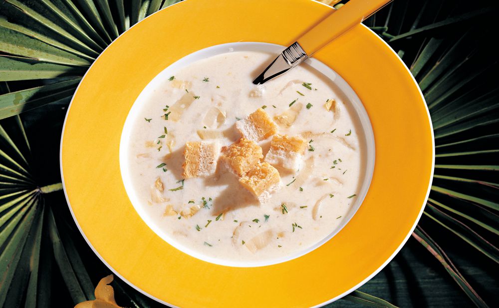 Chicoréesuppe mit Mandelcroûtons • Rezept • GUSTO.AT