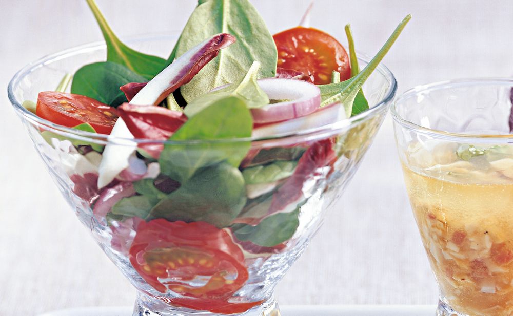 Spinatsalat mit Speck-Ei-Dressing • Rezept • GUSTO.AT