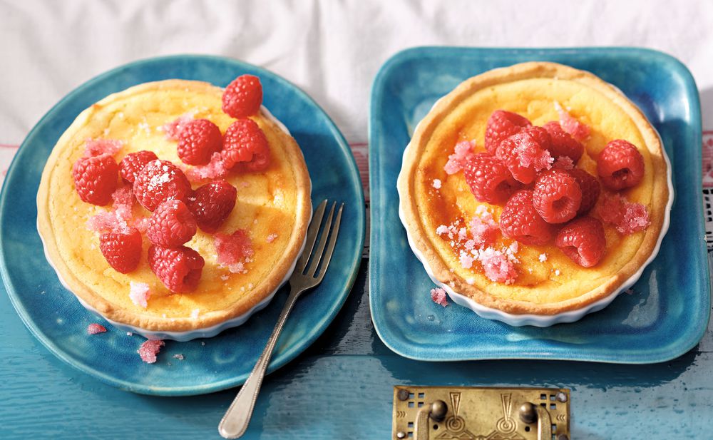 Holunder-Topfentörtchen mit Himbeeren • Rezept • GUSTO.AT