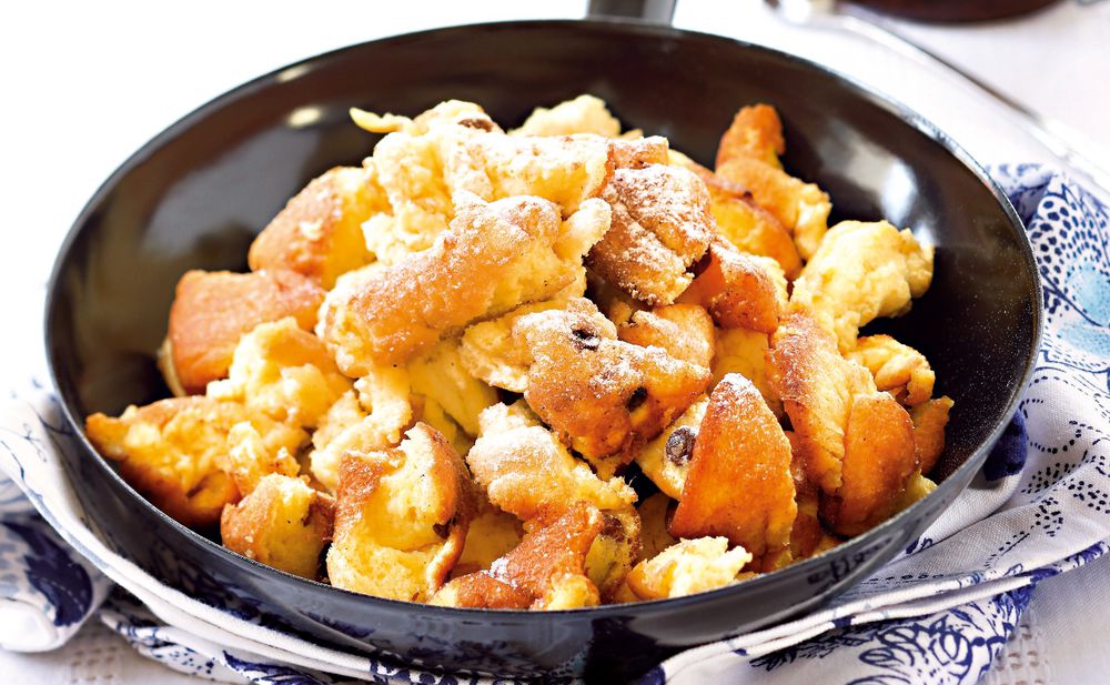 Kaiserschmarren mit Zwetschkenröster • Rezept • GUSTO.AT